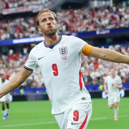 Kane Shows Ronaldo the Modern Striker Role